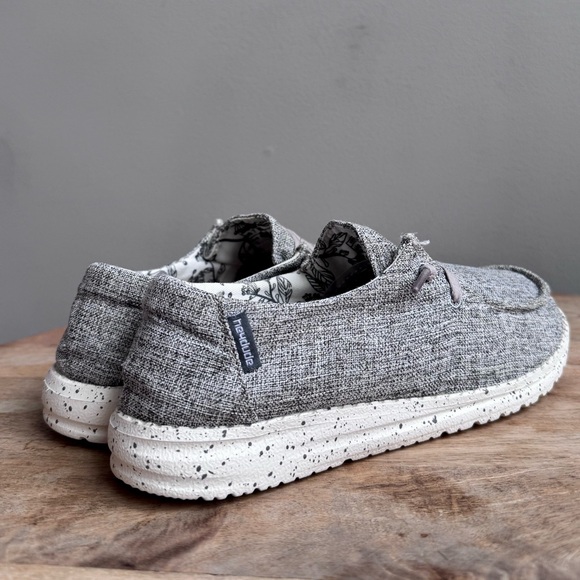 Hey Dude Wendy Linen Iron Gray Slip On Loafers Womens Size 7 Walking - Picture 2 of 10